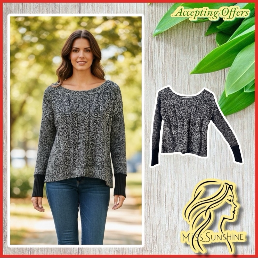 American Eagle Outfitters - Sz XS - sweater w/ knithole rows in front - see pics